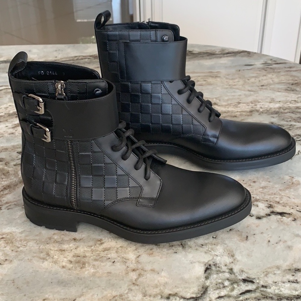 Louis Vuitton Noir Boots